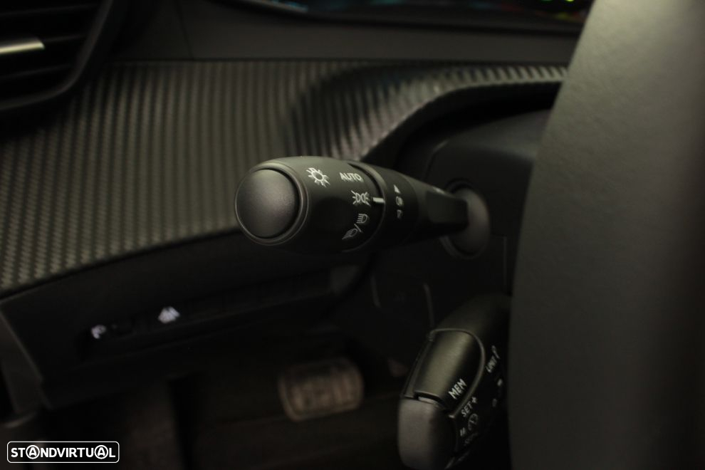 Peugeot e-2008 - 17