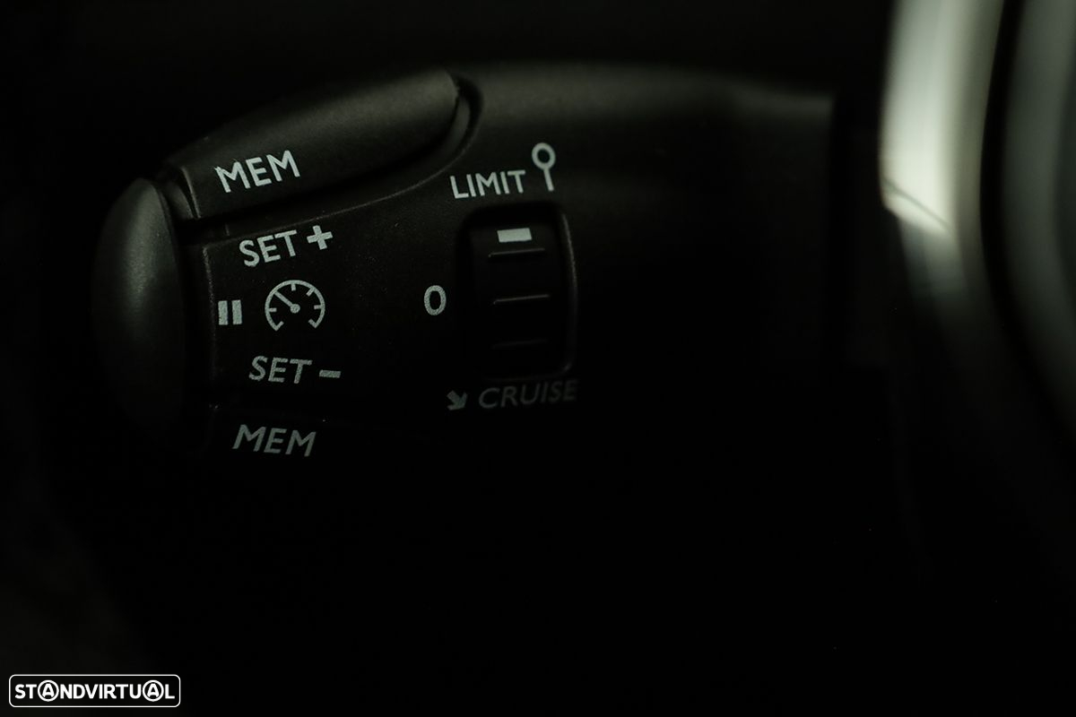 Peugeot 2008 1.2 PureTech Allure - 18