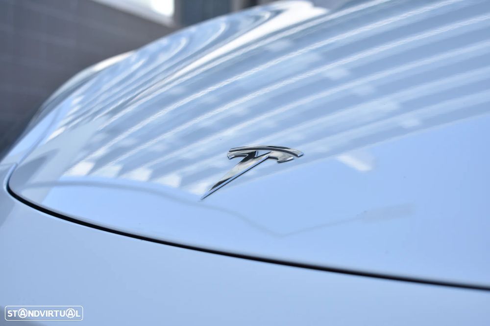 Tesla Model Y Performance Dual Motor AWD - 16
