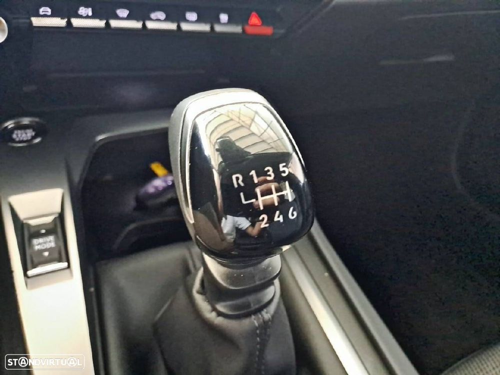 Peugeot 308 1.2 PureTech Allure Pack - 18