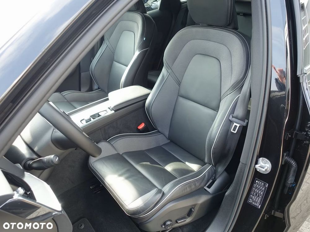 Volvo XC 60 B5 B AWD Plus Black Edition - 14