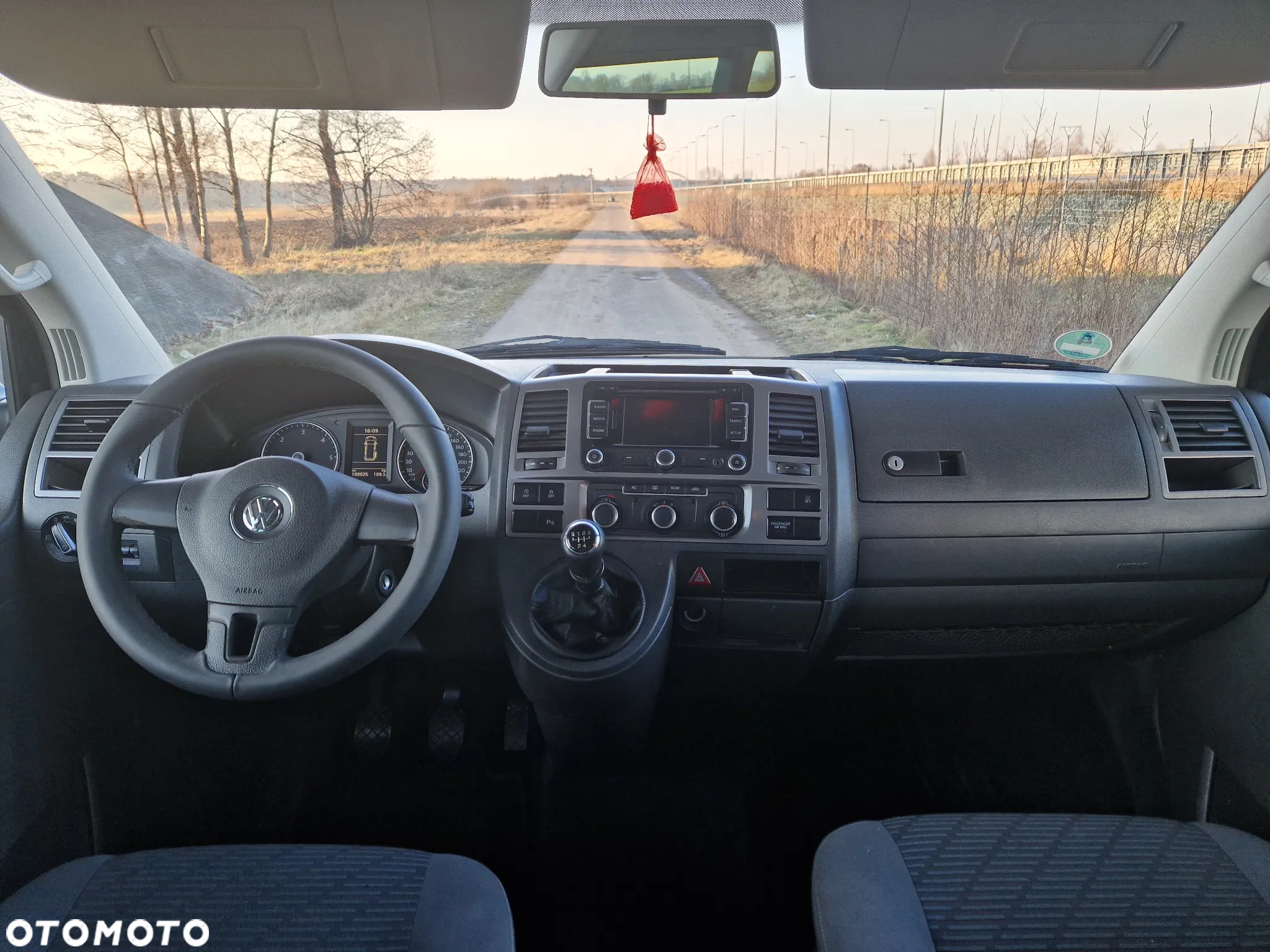 Volkswagen Multivan 2.0 TDI L1 Comfortline - 11