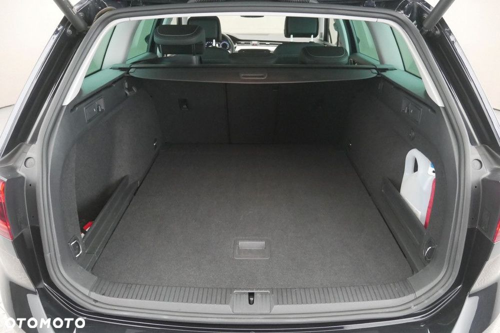 Volkswagen Passat Variant 2.0 TSI Elegance DSG - 16