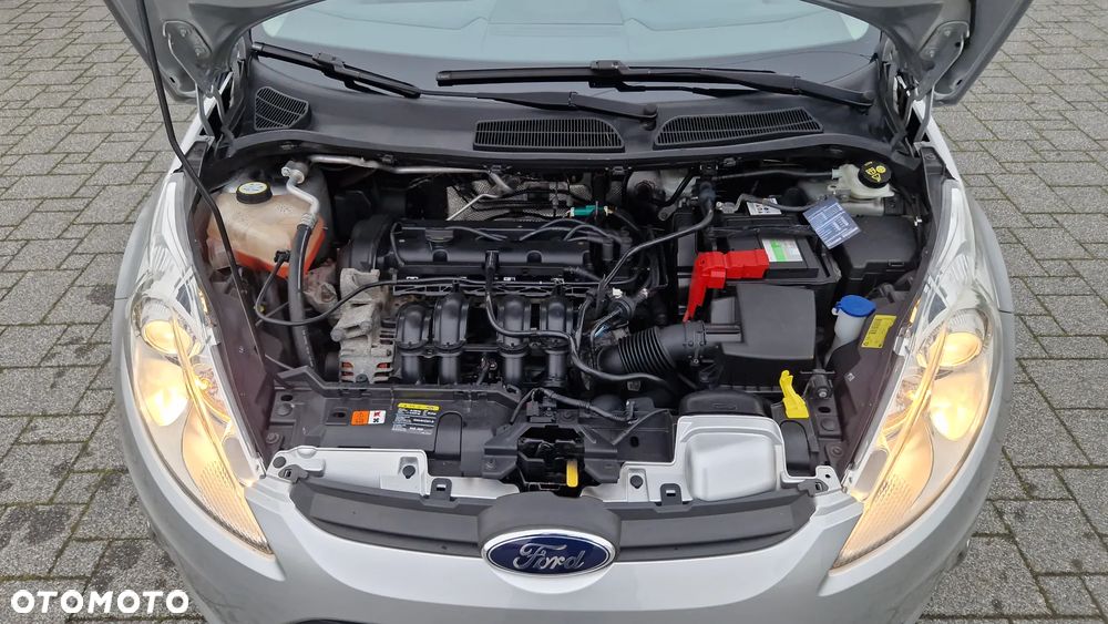 Ford Fiesta 1.25 Ghia - 32