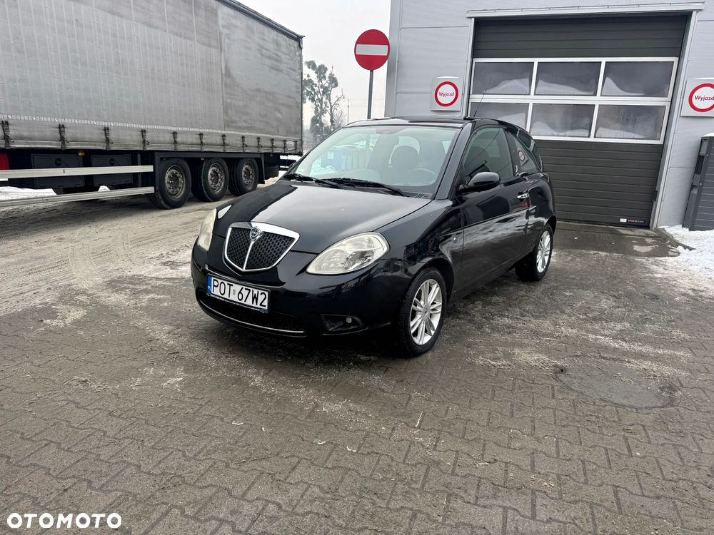 Lancia Ypsilon Y 1.4 8v Oro - 1