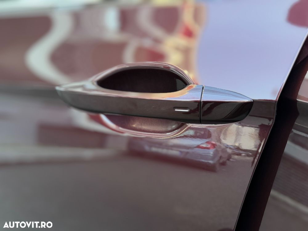 Volkswagen Passat Variant 2.0 TDI SCR DSG Elegance - 17