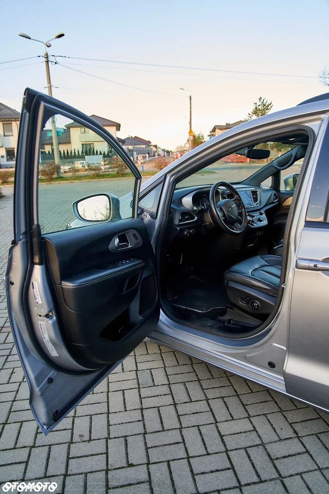 Chrysler Pacifica - 12