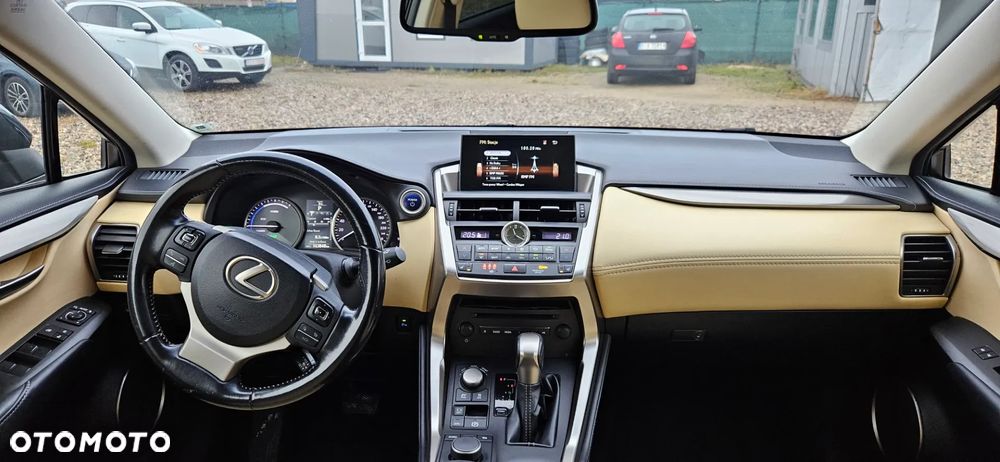 Lexus NX 300h Business Edition - 37