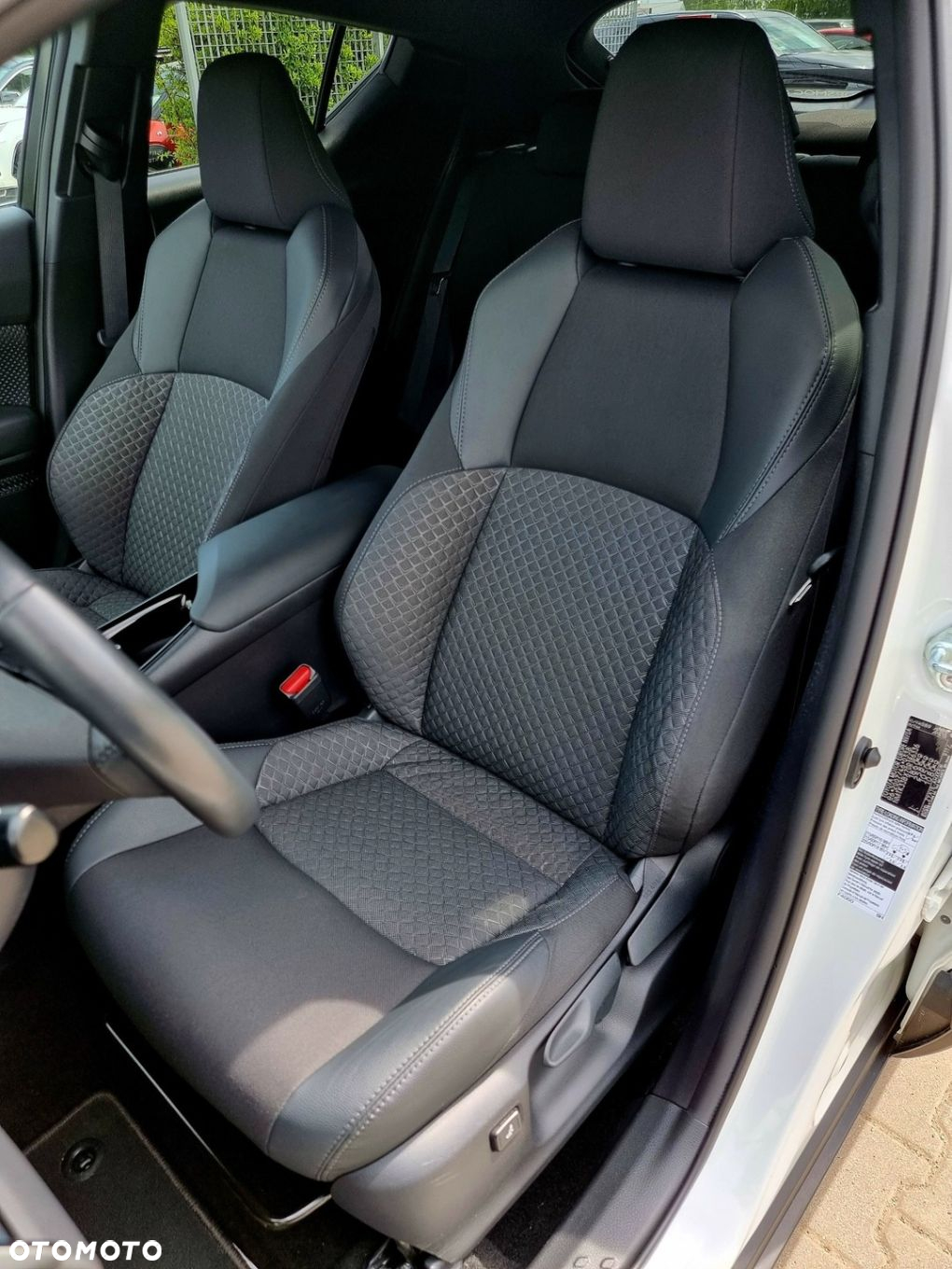 Toyota C-HR - 26