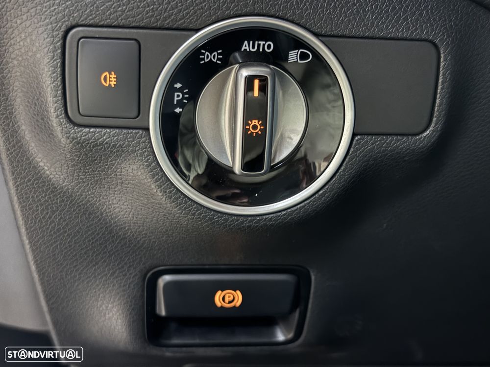 Mercedes-Benz A 180 d AMG Line - 24
