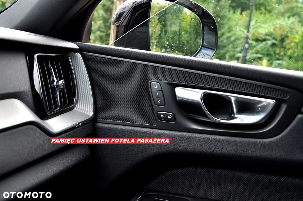 Volvo XC 60 B5 B AWD Ultra Black Edition - 21