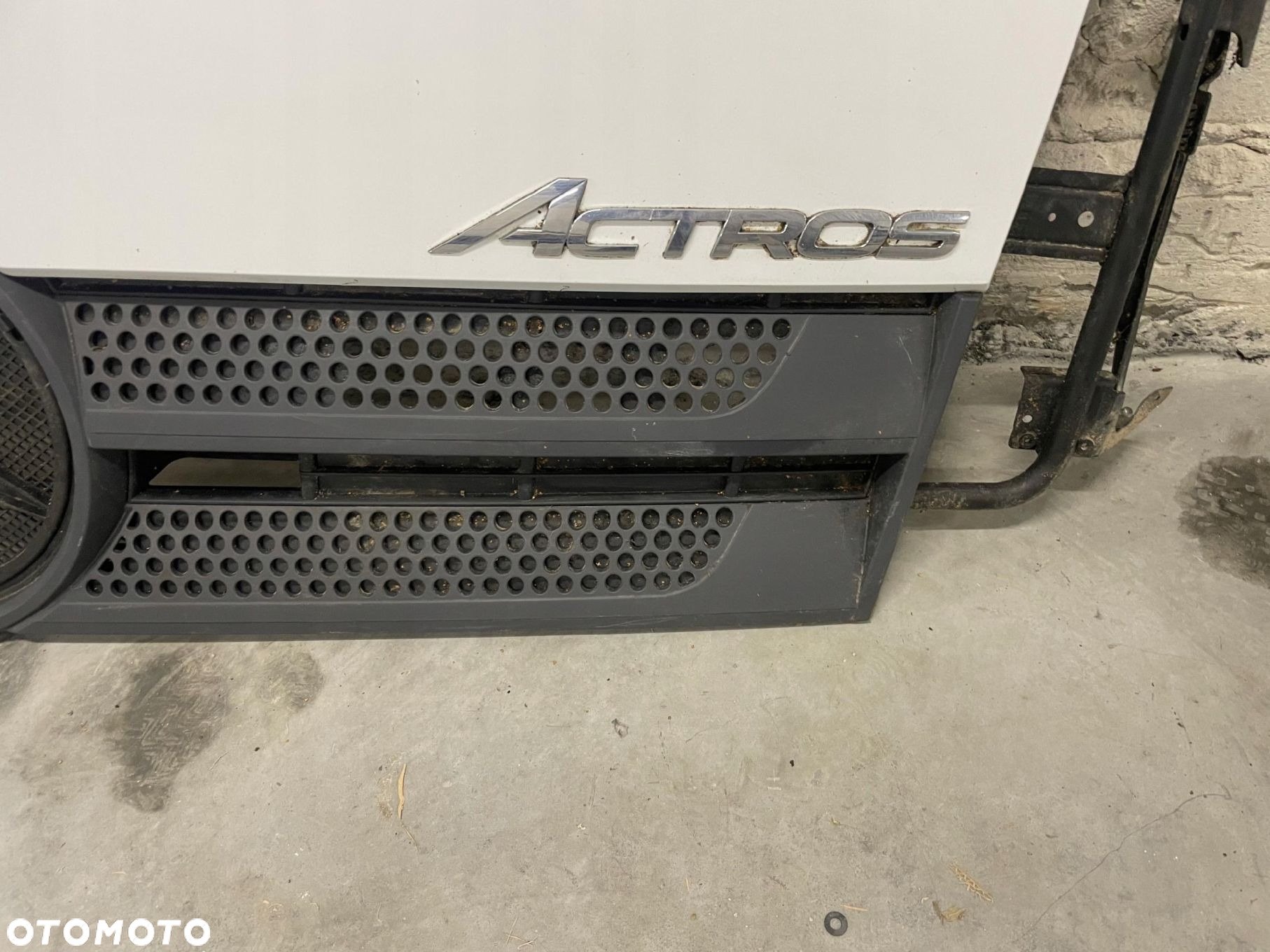 MASKA GRILL ATRAPA MOCOWANIA MERCEDES ACTROS MP4 - 4