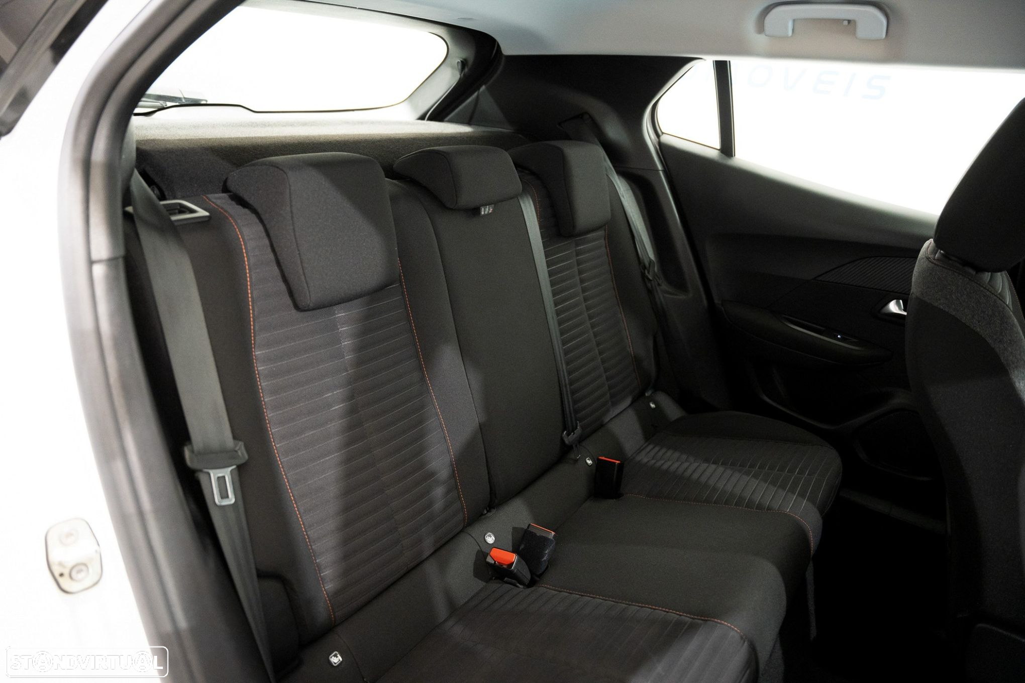 Peugeot 2008 1.2 PureTech Active - 11