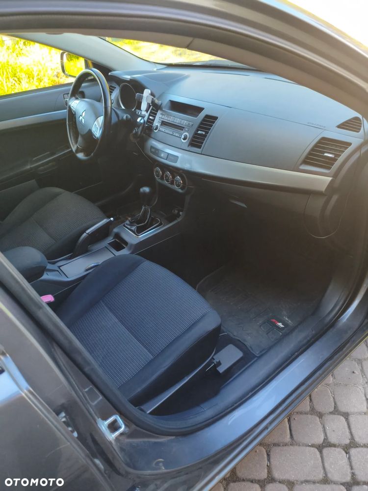 Mitsubishi Lancer 1.8 Invite - 16