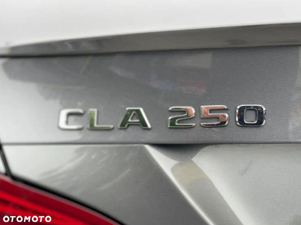 Mercedes-Benz CLA 250 4-Matic AMG Line - 33
