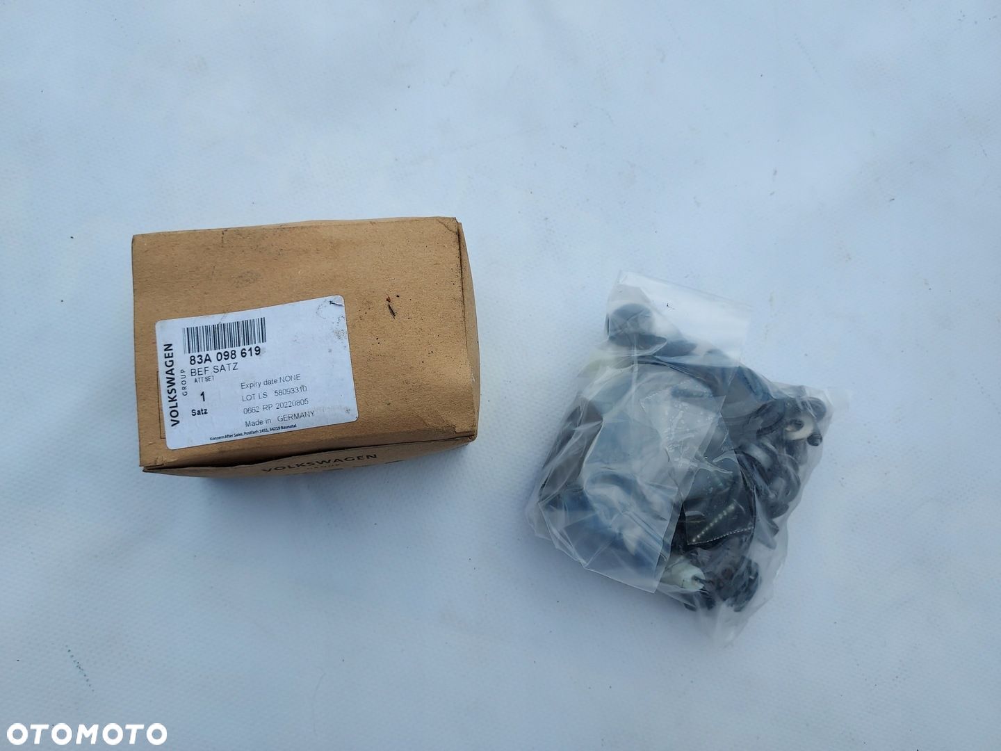 Zestaw śrub mocujących drzwi AUDI Q3 83A098619 - 1