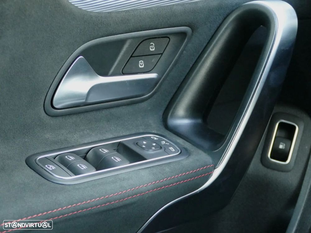 Mercedes-Benz A 250 e AMG Line - 35
