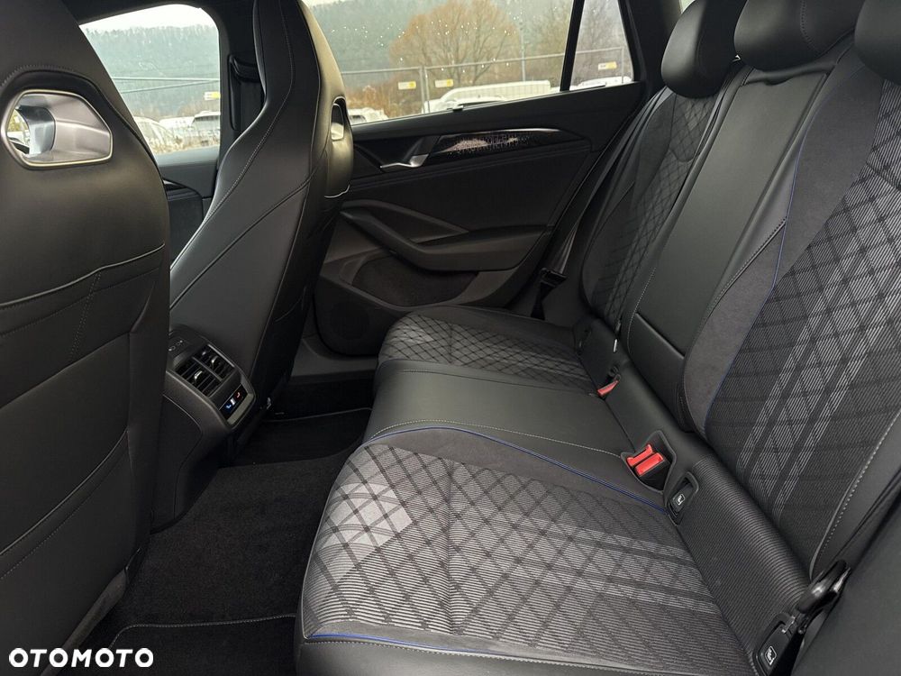 Volkswagen Passat Variant 2.0 TDI SCR 4Mot R-Line DSG - 29