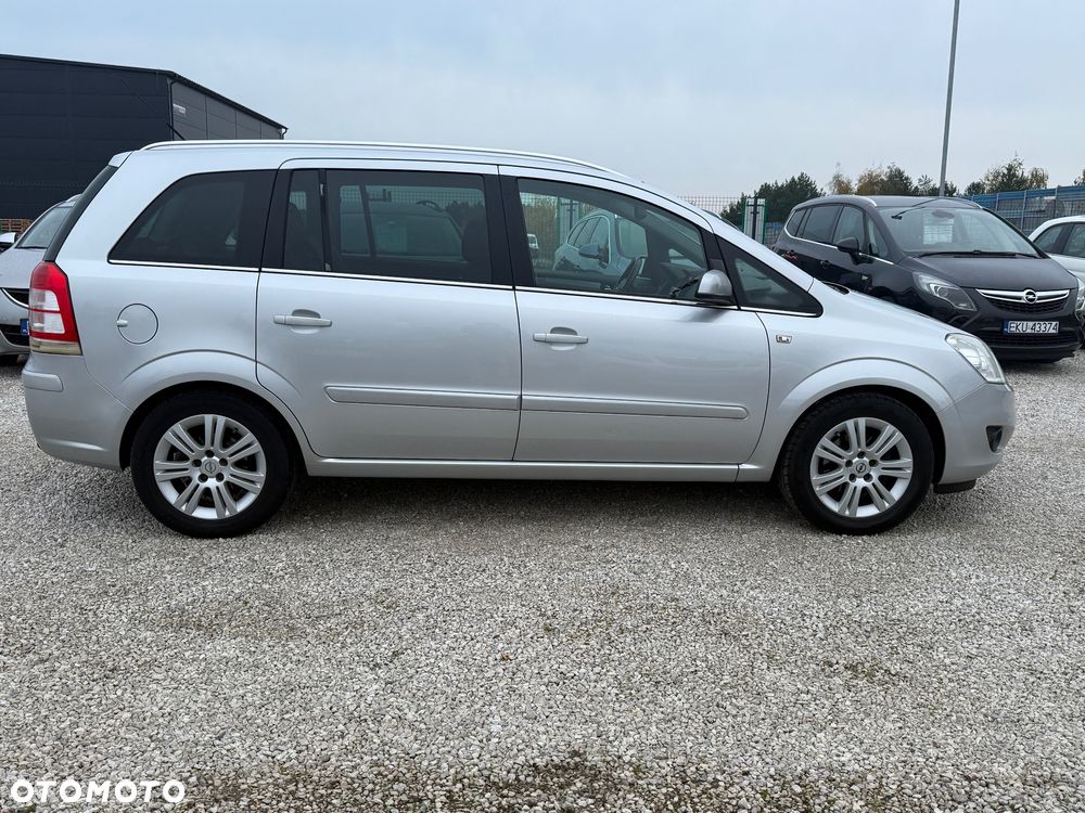 Opel Zafira 1.8 Cosmo - 11