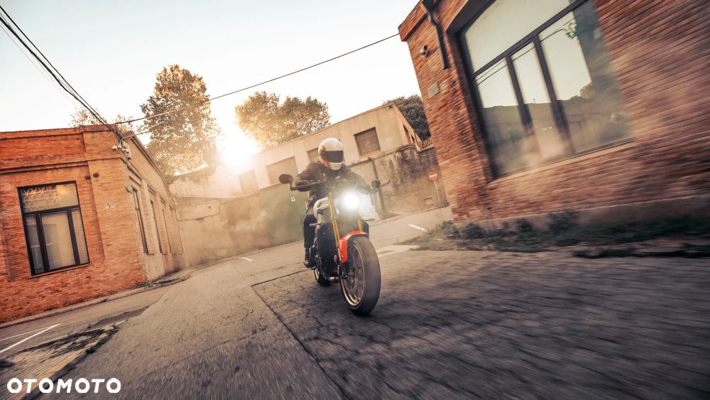 Yamaha XSR - 4