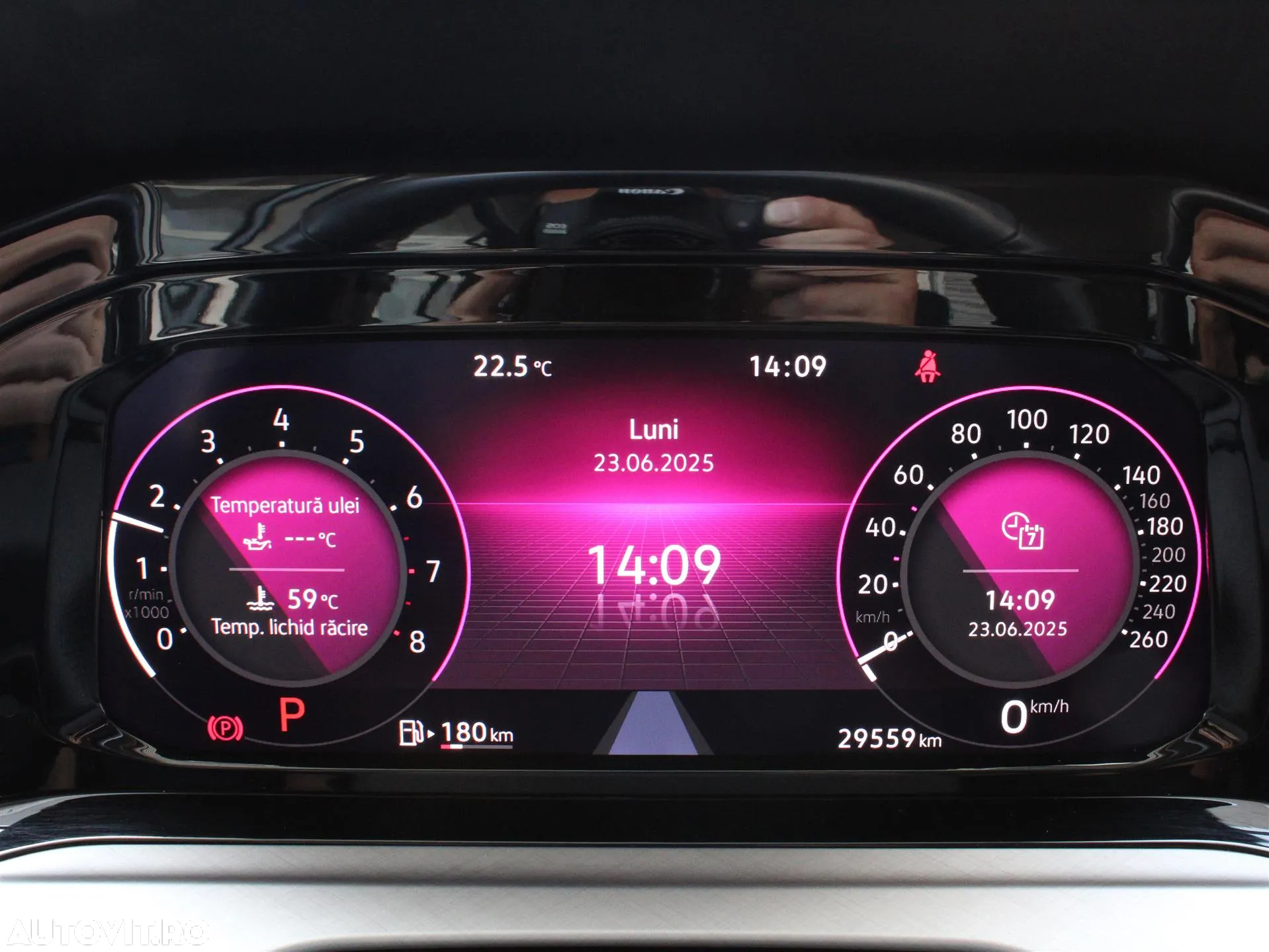 Volkswagen Golf 1.0 eTSI DSG MHEV Life - 17