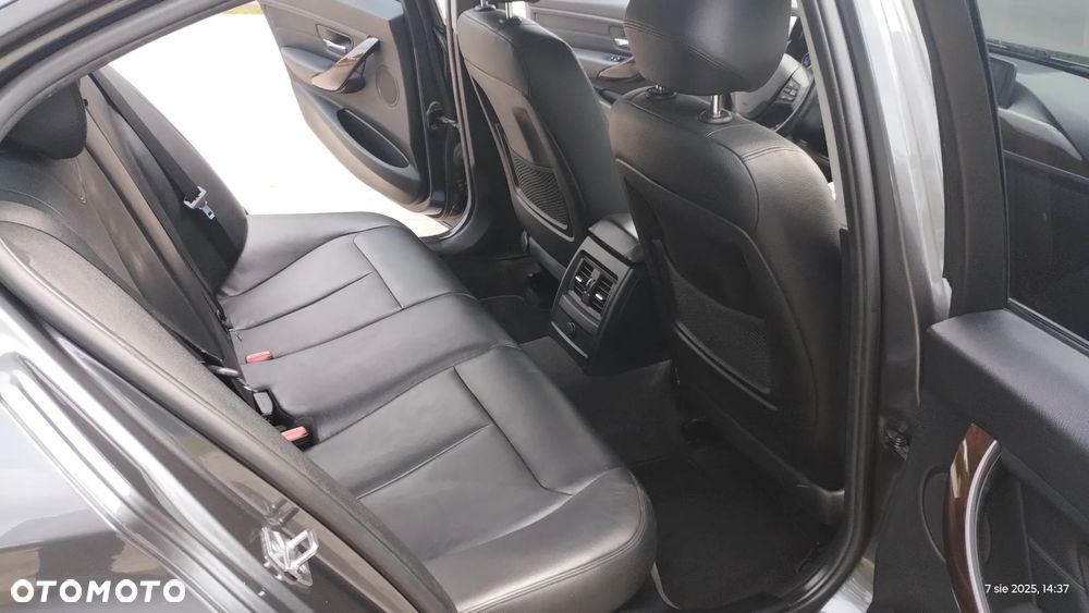BMW Seria 3 320i xDrive - 15