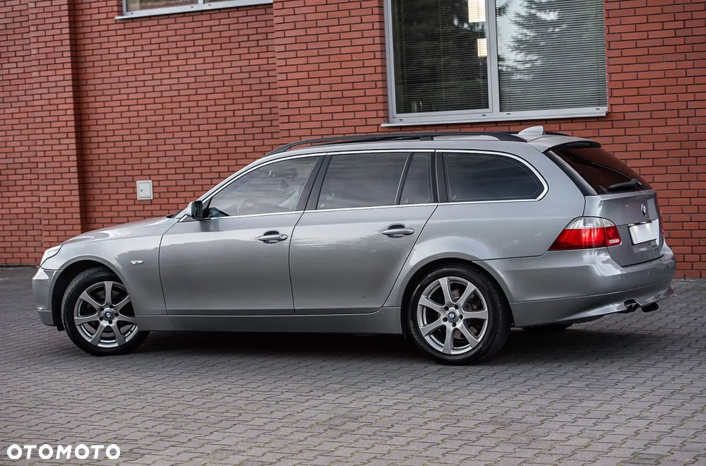BMW Seria 5 523i Touring - 10