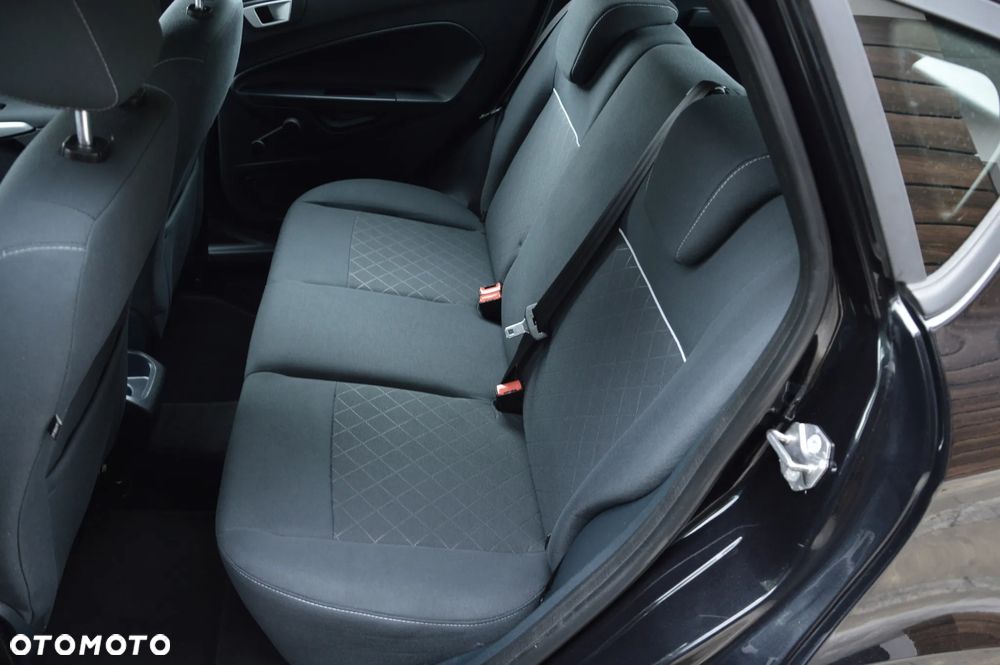 Ford Fiesta 1.25 Ghia - 10