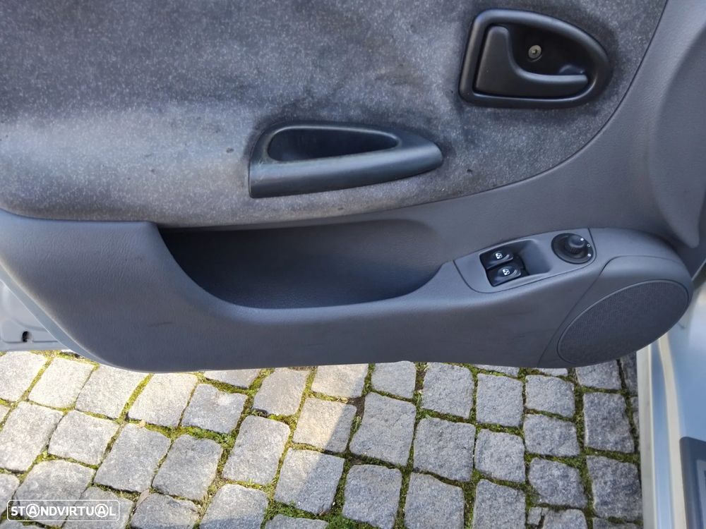 Renault Mégane 1.4 16V Dynamique - 6
