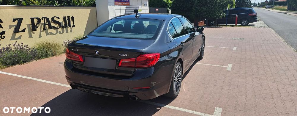 BMW Seria 5 530i xDrive Sport Line - 4