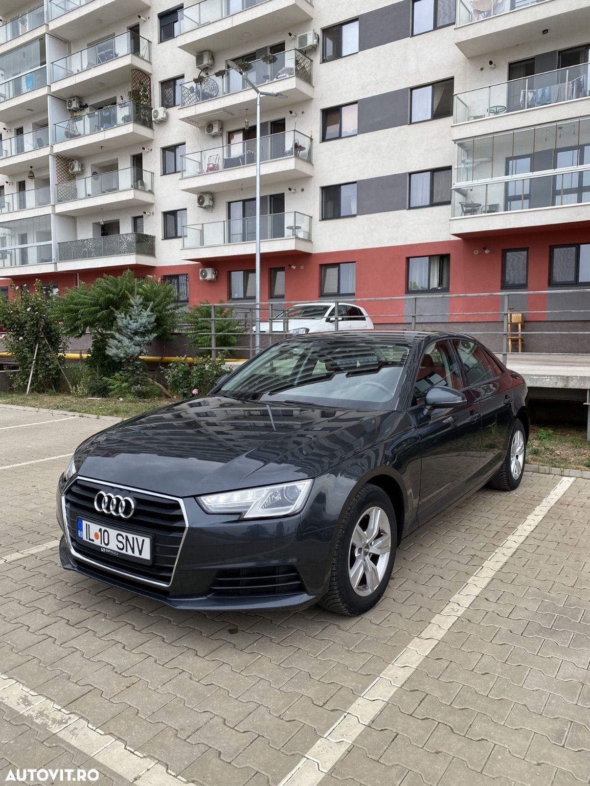 Audi A4 - 1