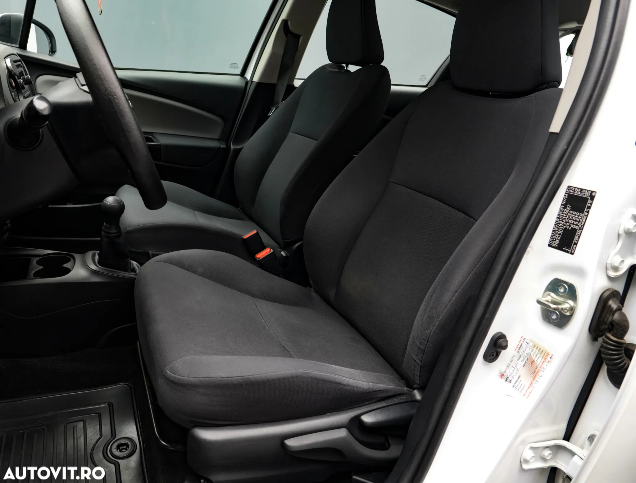 Toyota Yaris 1.0 L Eco - 13
