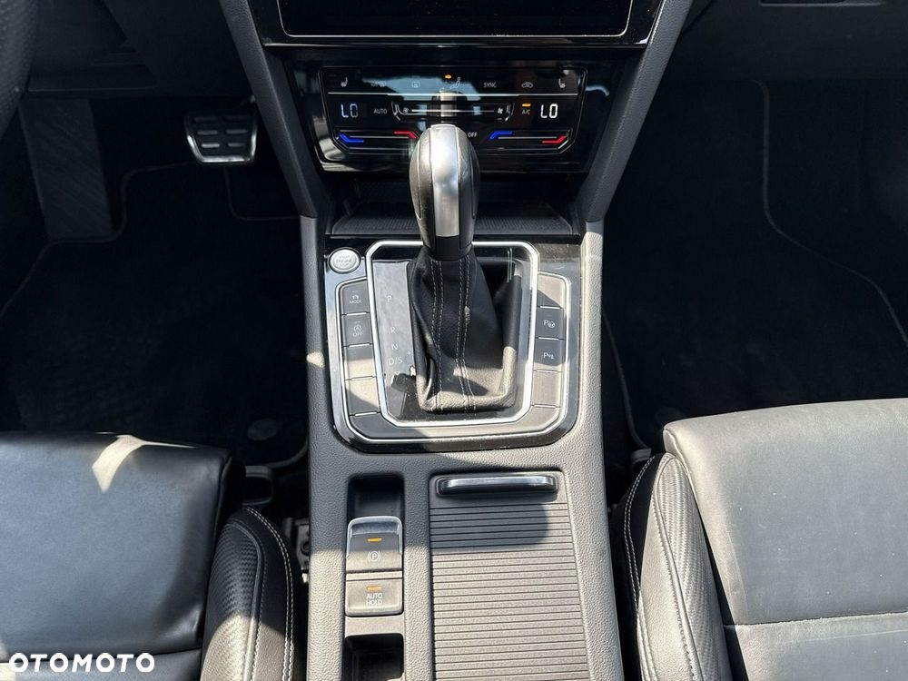 Volkswagen Passat 2.0 TSI Elegance DSG - 24