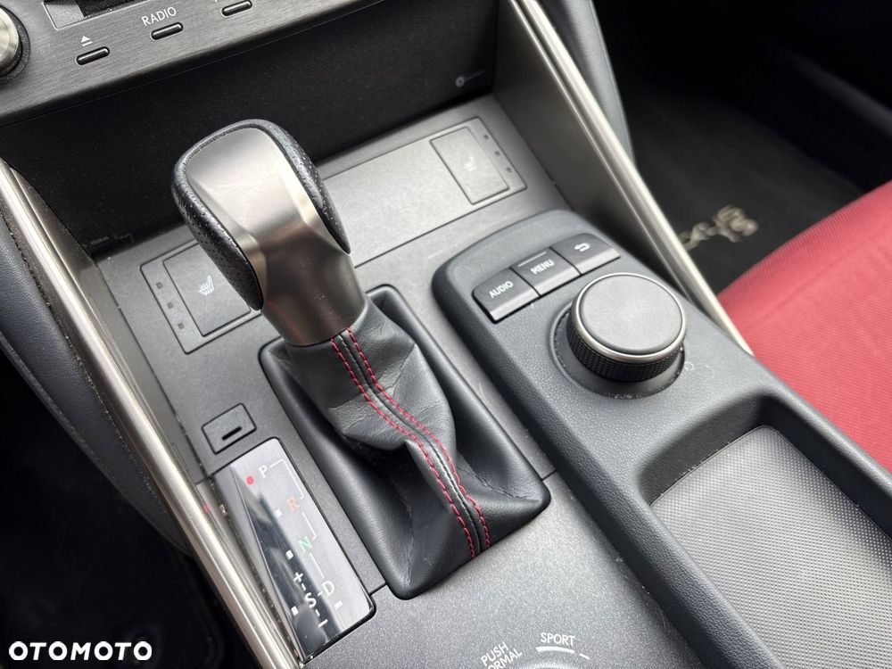 Lexus IS 300h F Sport Edition - 15