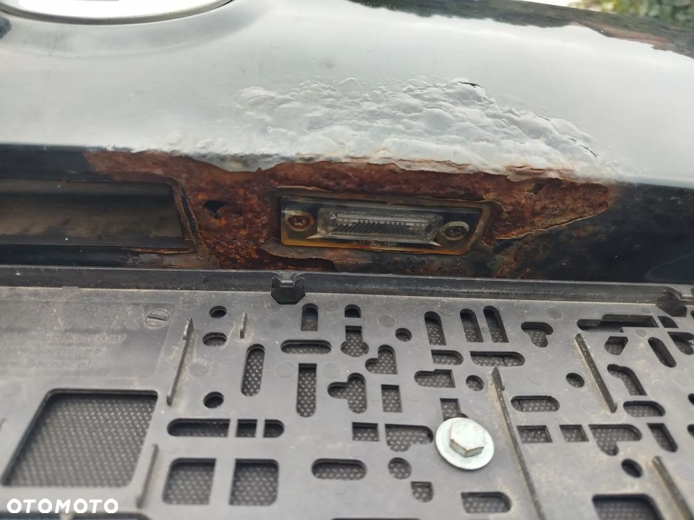 VW Passat B6 tylna klapa L041 - 9