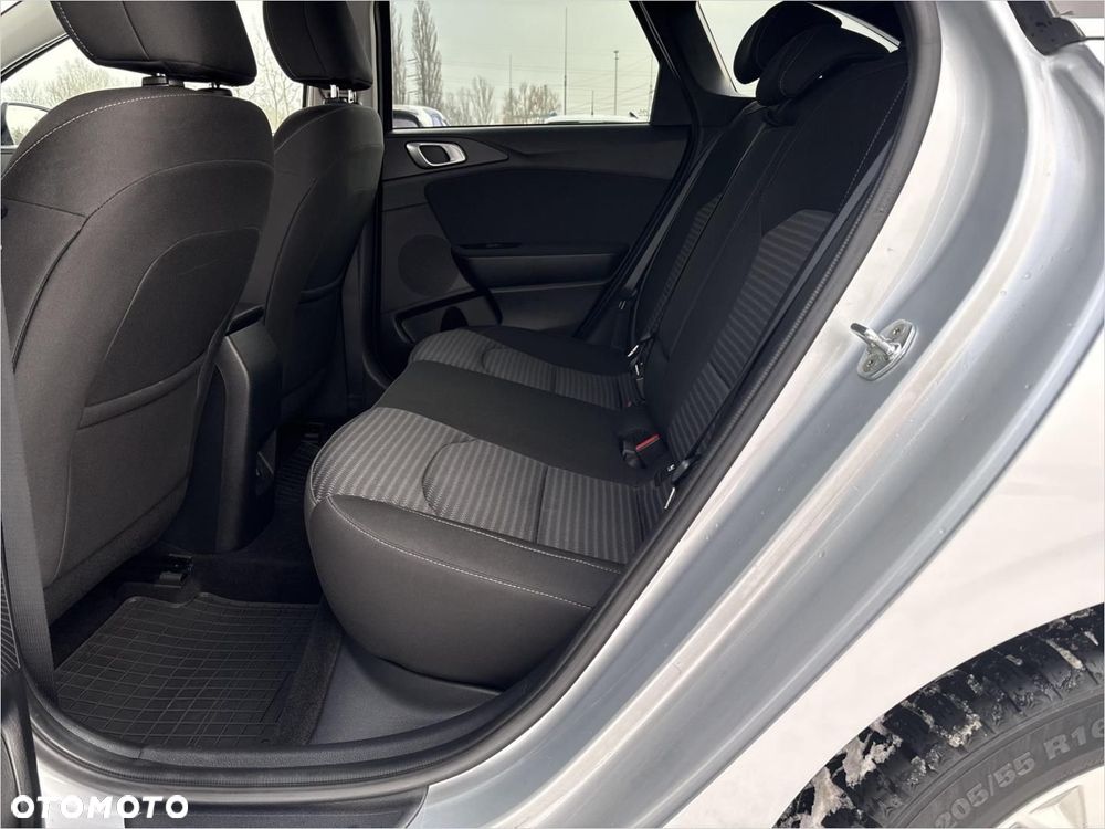 Kia Ceed 1.5 T-GDI M - 11