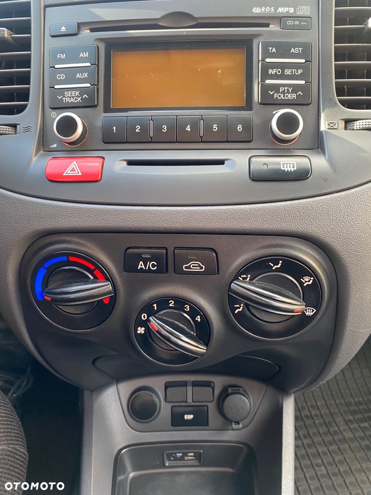 Kia Rio 1.4 Family - 13