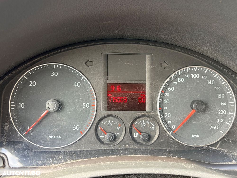 Volkswagen Golf 1.9TDI Basis - 1