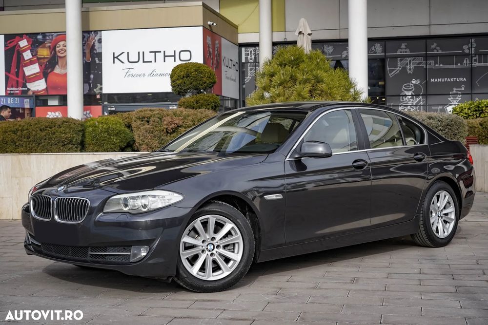 BMW Seria 5 523i Sport-Aut. - 11
