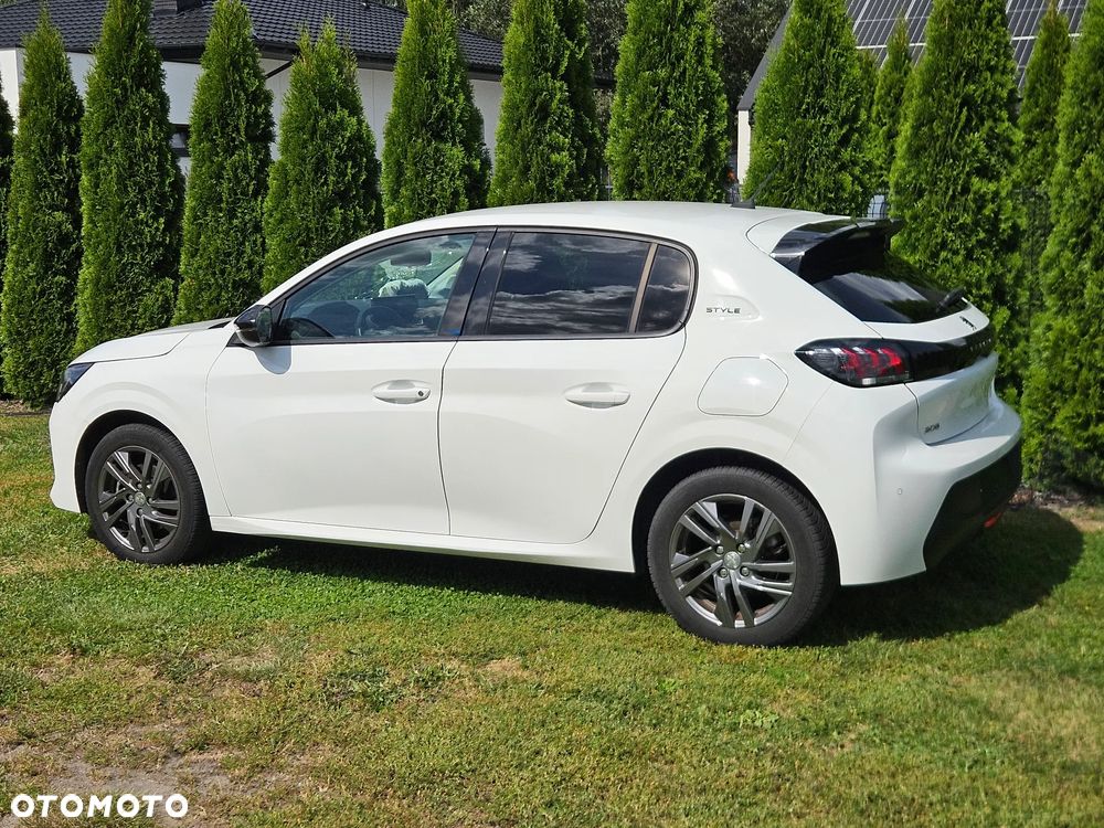 Peugeot 208 1.2 PureTech Active S&S EAT8 - 8