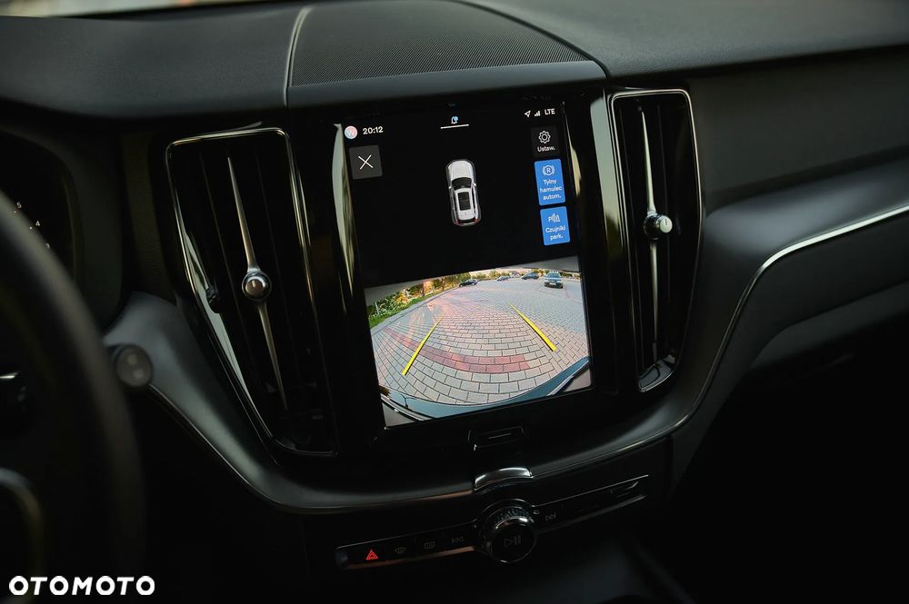 Volvo XC 60 B4 D AWD Momentum Pro - 32