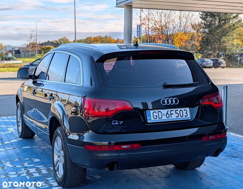 Audi Q7 2010 photo 2