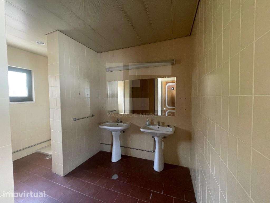 Prédio urbano, destinado a comércio e serviços, em Aguiar da Beira. - Grande imagem: 5/13