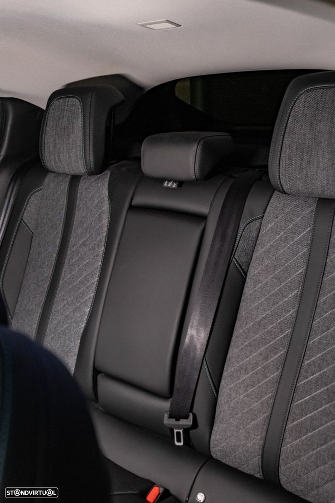 Peugeot 408 1.6 Hybrid Allure e-EAT8 - 20