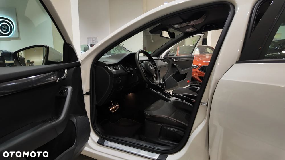 Skoda Octavia 2.0 TDI DSG RS - 35
