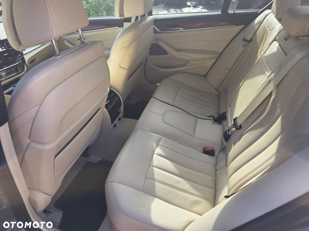 BMW Seria 5 520d xDrive - 9
