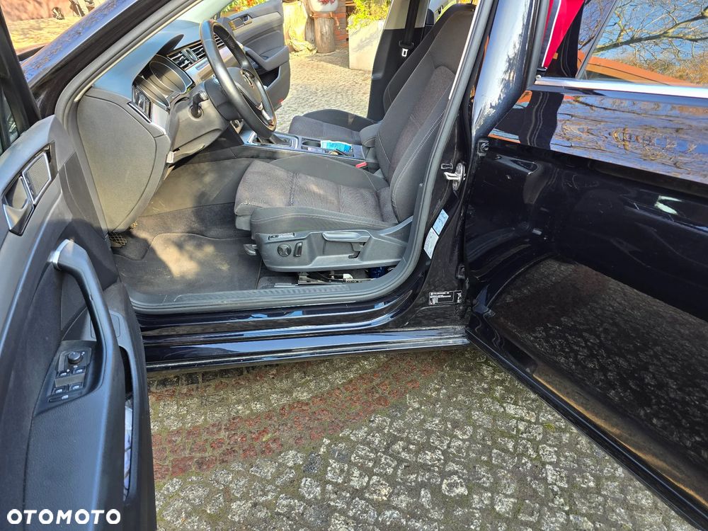 Volkswagen Passat - 11