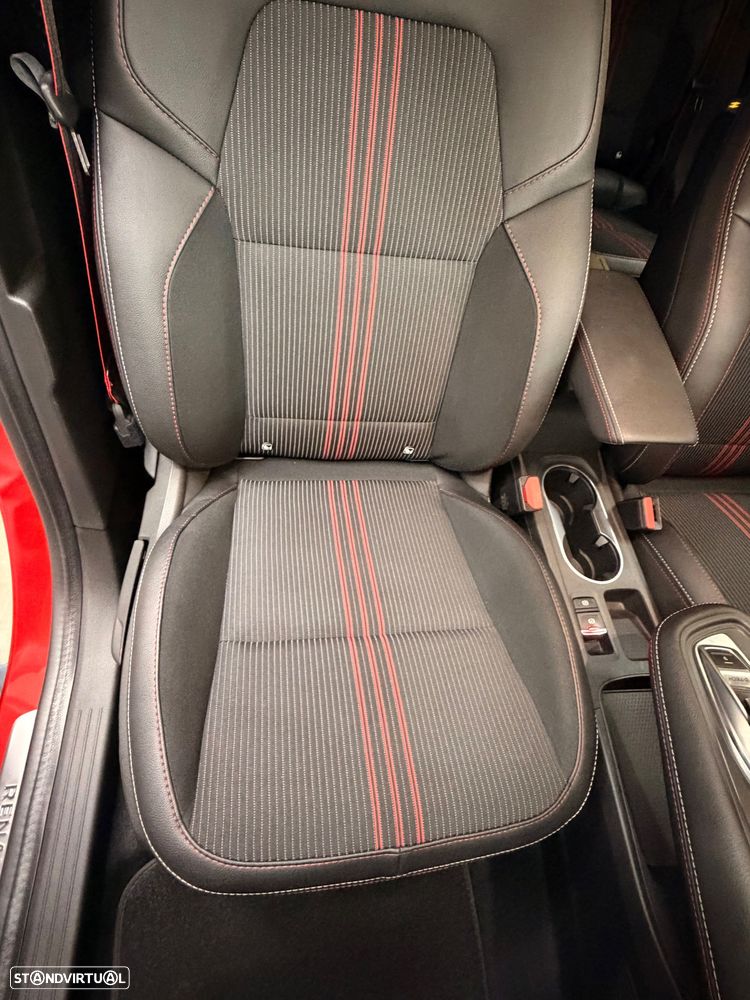 Renault Captur 1.6 E-Tech Plug-In RS Line - 32