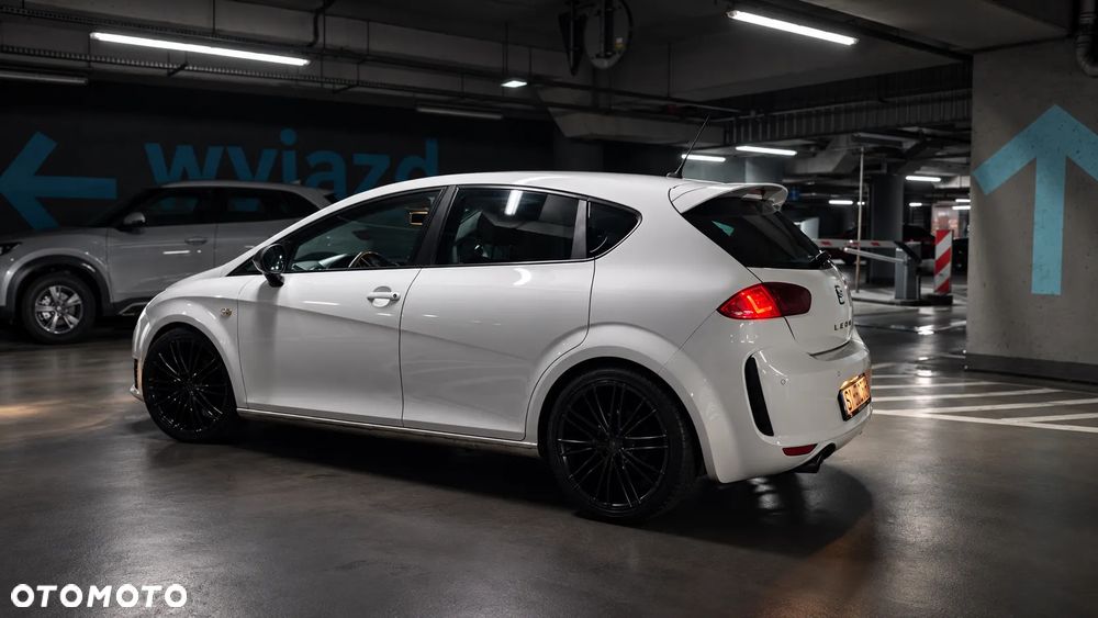 Seat Leon 2011 photo 2