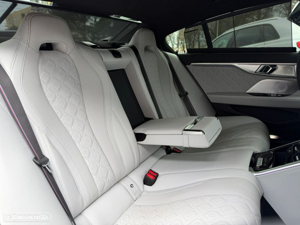 BMW M8 Competition - 32